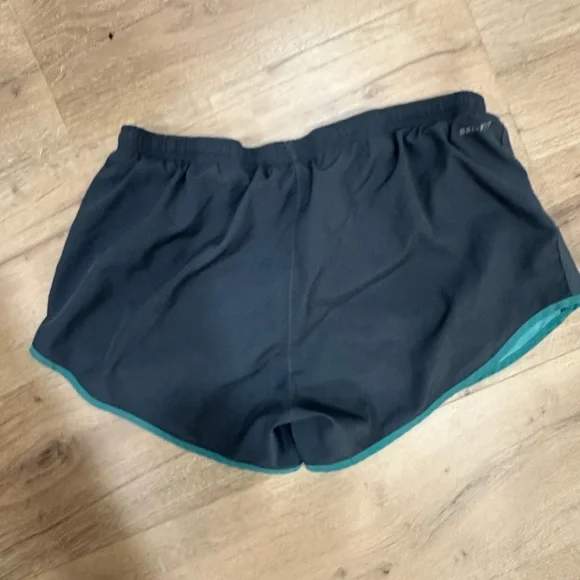 Nike dri fit shorts - Picture 2 of 2